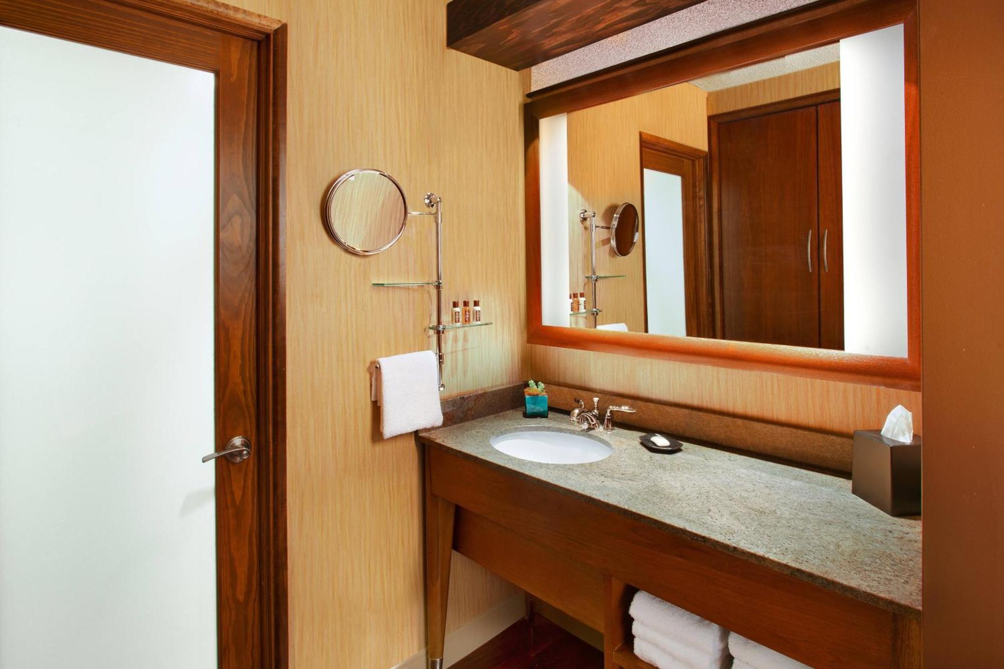 Sheraton Albuquerque Airport Hotel Екстериор снимка